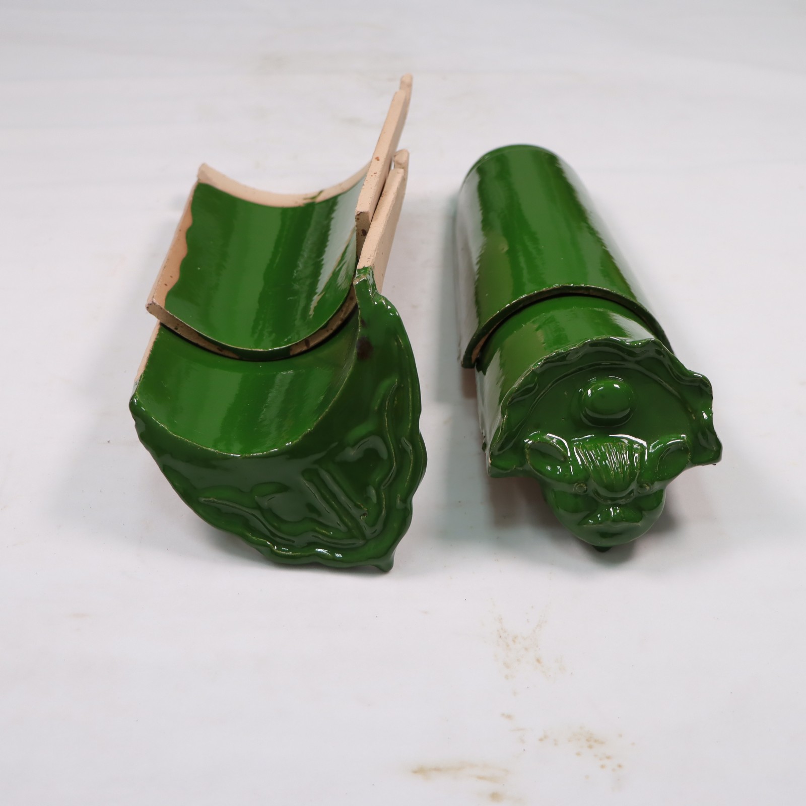 表層釉瓷后的再次燒制使琉璃瓦顏色更深(圖1)