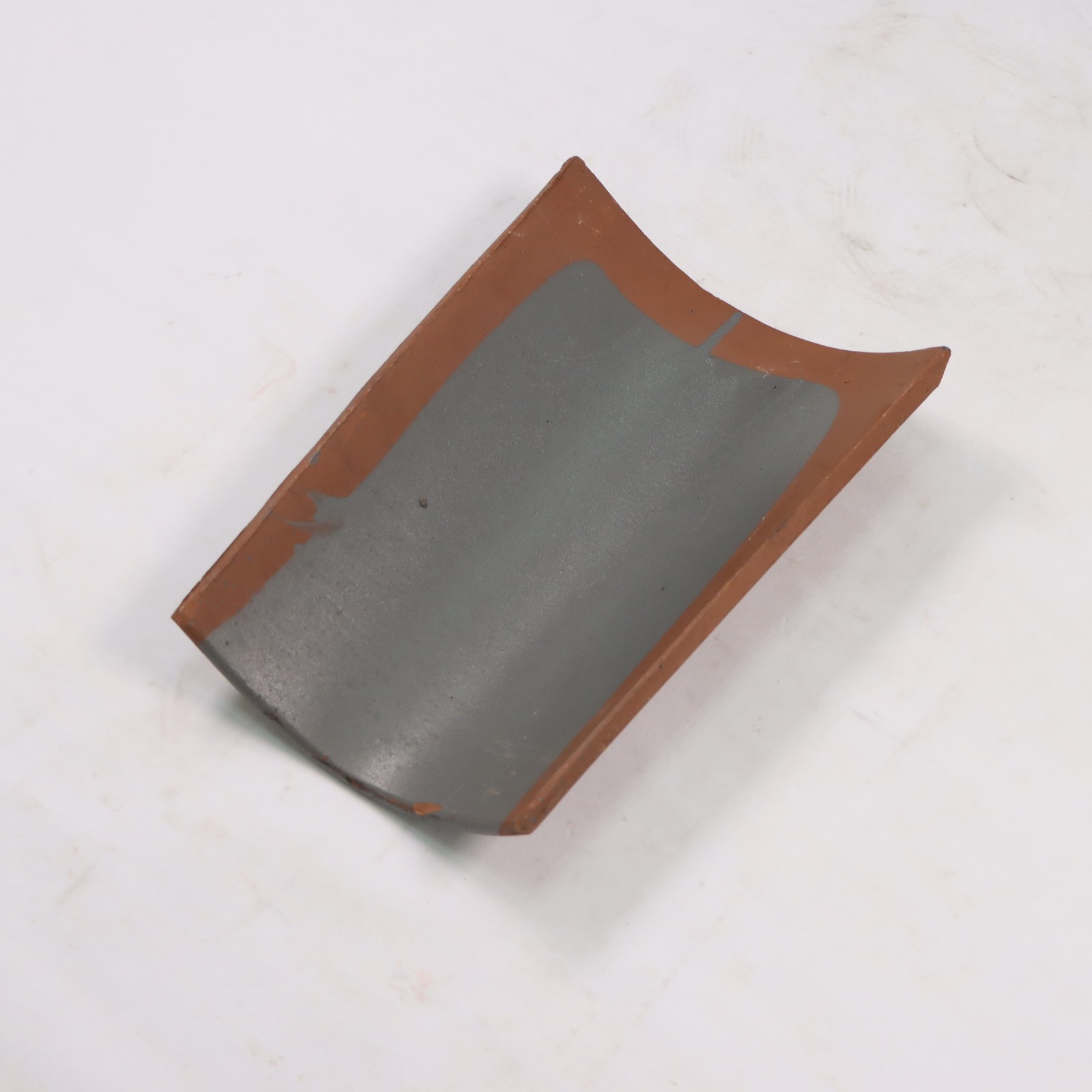 仿古小青瓦的特點 仿古建筑工程離不開小青瓦(圖1)
